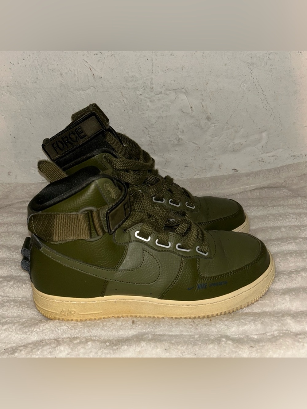 Nike Air Force 1 High Utility Olive Green Leather Sneakers military streetwear